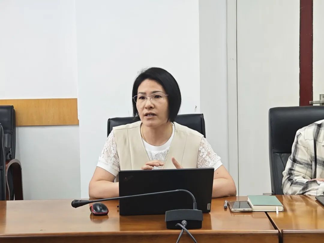 图3 辅导员叶林娟发言.jpg